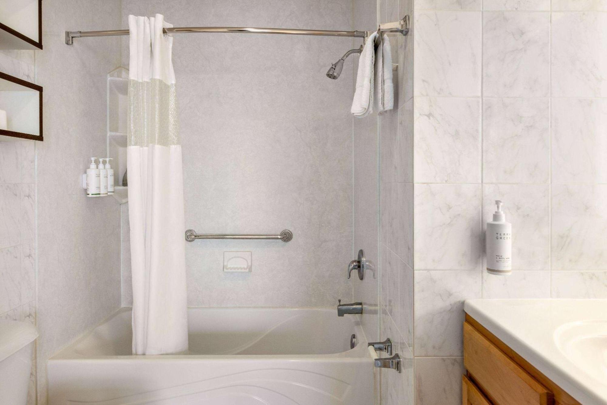 Howard Johnson By Wyndham Ocean City Oceanfront Εξωτερικό φωτογραφία