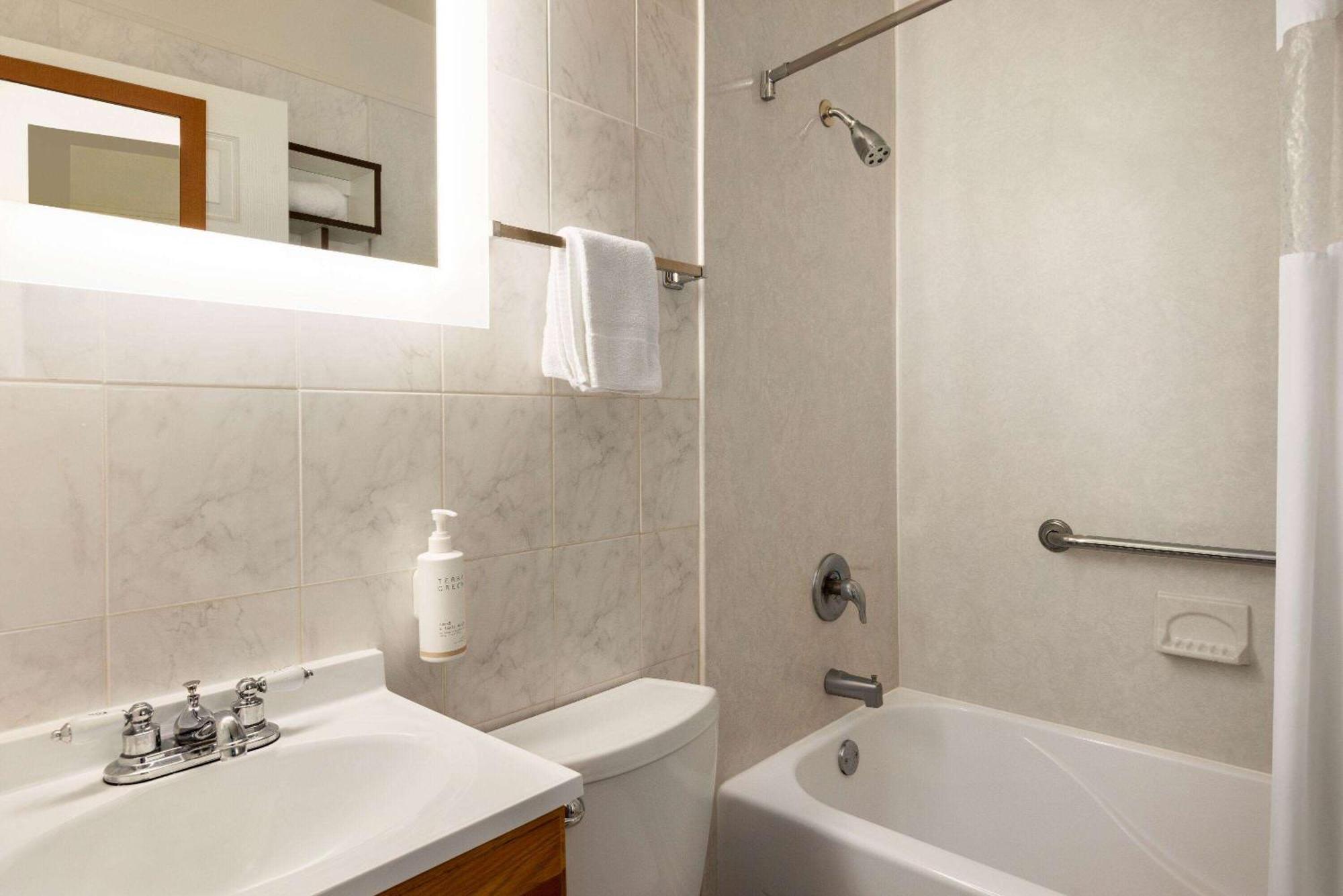 Howard Johnson By Wyndham Ocean City Oceanfront Εξωτερικό φωτογραφία