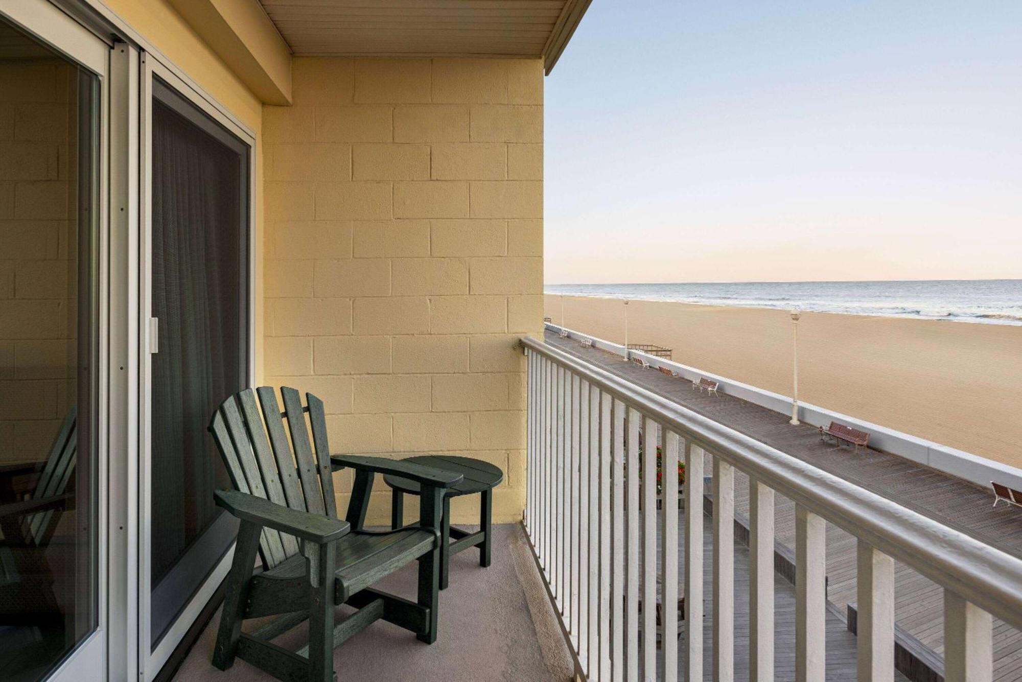 Howard Johnson By Wyndham Ocean City Oceanfront Εξωτερικό φωτογραφία